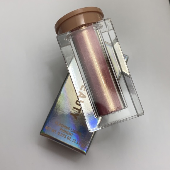 KKW Beauty “High Key” Flashing Lights Loose Powder - Picture 10 of 12